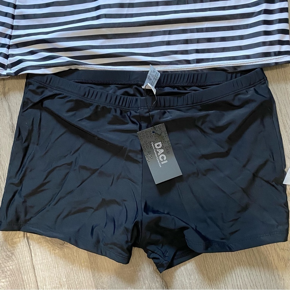 NWT Daci Women Two Piece Rash Guard Long Sleeve Swimsuit with Boyshort B… - Picture 2 of 5